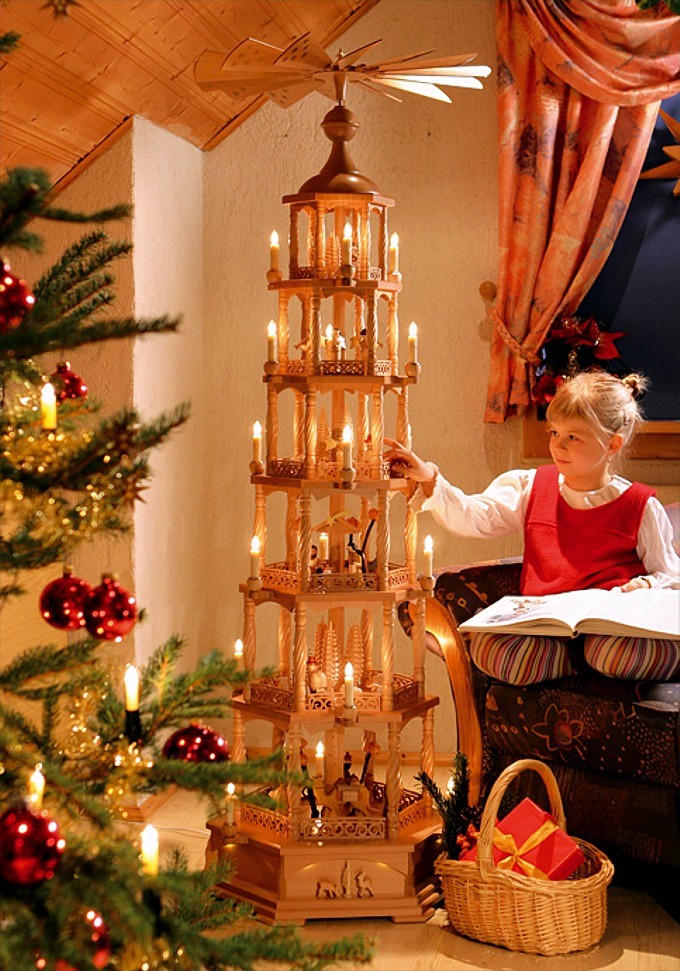 Richard Gläser Weihnachtspyramide 6-stöckig Christi Geburt, elektrisch beleuchtet und betrieben Richard Gläser Weihnachtspyramide 6-stöckig Christi Geburt, elektrisch beleuchtet und betrieben