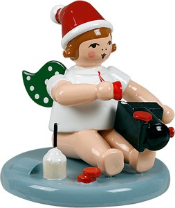 Ellmann Weihnachtsengel mit Lok - sitzend, mit Mütze Ellmann Weihnachtsengel mit Lok - sitzend, mit Mütze