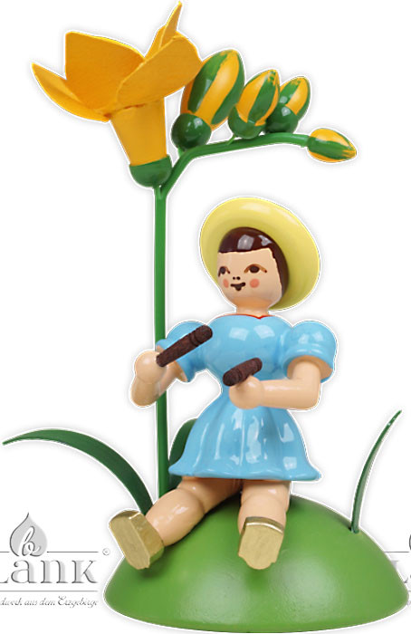 Blank Blumenkind mit Freesie und Klanghölzer, sitzend Blank Blumenkind mit Freesie und Klanghölzer, sitzend