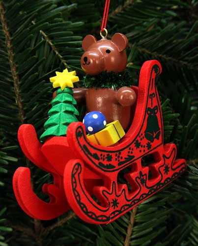 Christian Ulbricht Baumbehang Teddy im Schlitten Christian Ulbricht Baumbehang Teddy im Schlitten