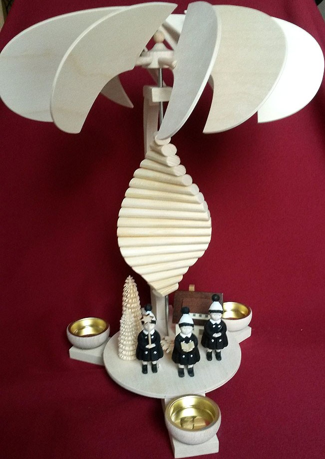 Holzkunst Müller Pyramidenspirale natur mit Kurrendefiguren, schwarz Holzkunst Müller Pyramidenspirale natur mit Kurrendefiguren, schwarz