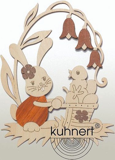 Drechslerei Kuhnert Fensterbild Stupsi Hase mit Schubkarrre Drechslerei Kuhnert Fensterbild Stupsi Hase mit Schubkarrre