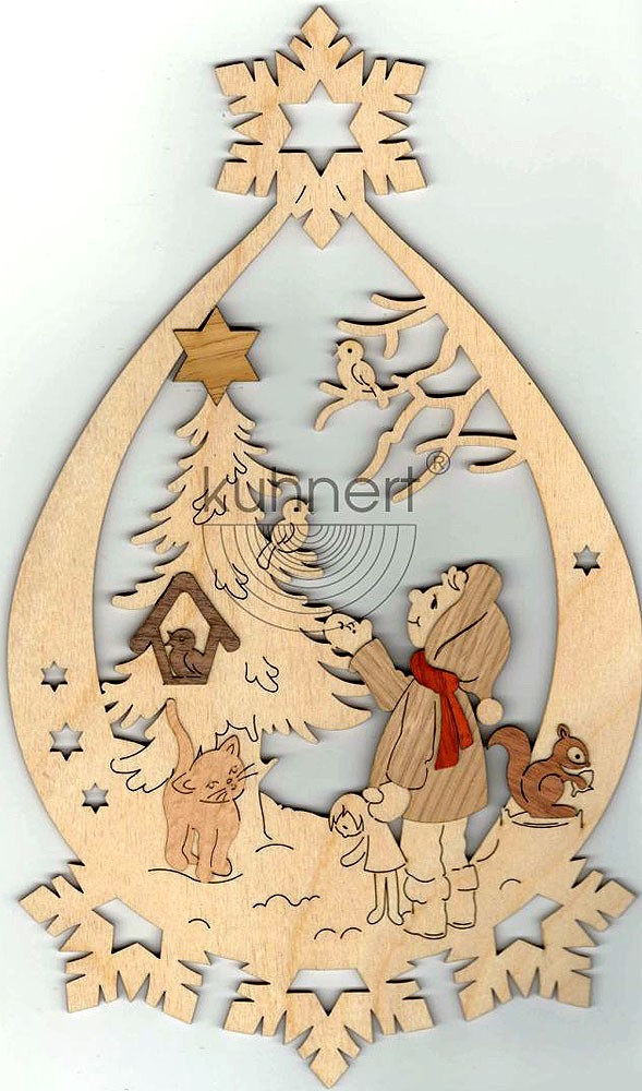 Drechslerei Kuhnert Fensterbild Winterkinder mit Baum Drechslerei Kuhnert Fensterbild Winterkinder mit Baum
