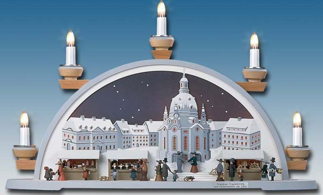 Manufaktur Klaus Kolbe Schwibbogen Frauenkirche mit Striezelmarkt um 1900 Manufaktur Klaus Kolbe Schwibbogen Frauenkirche mit Striezelmarkt um 1900
